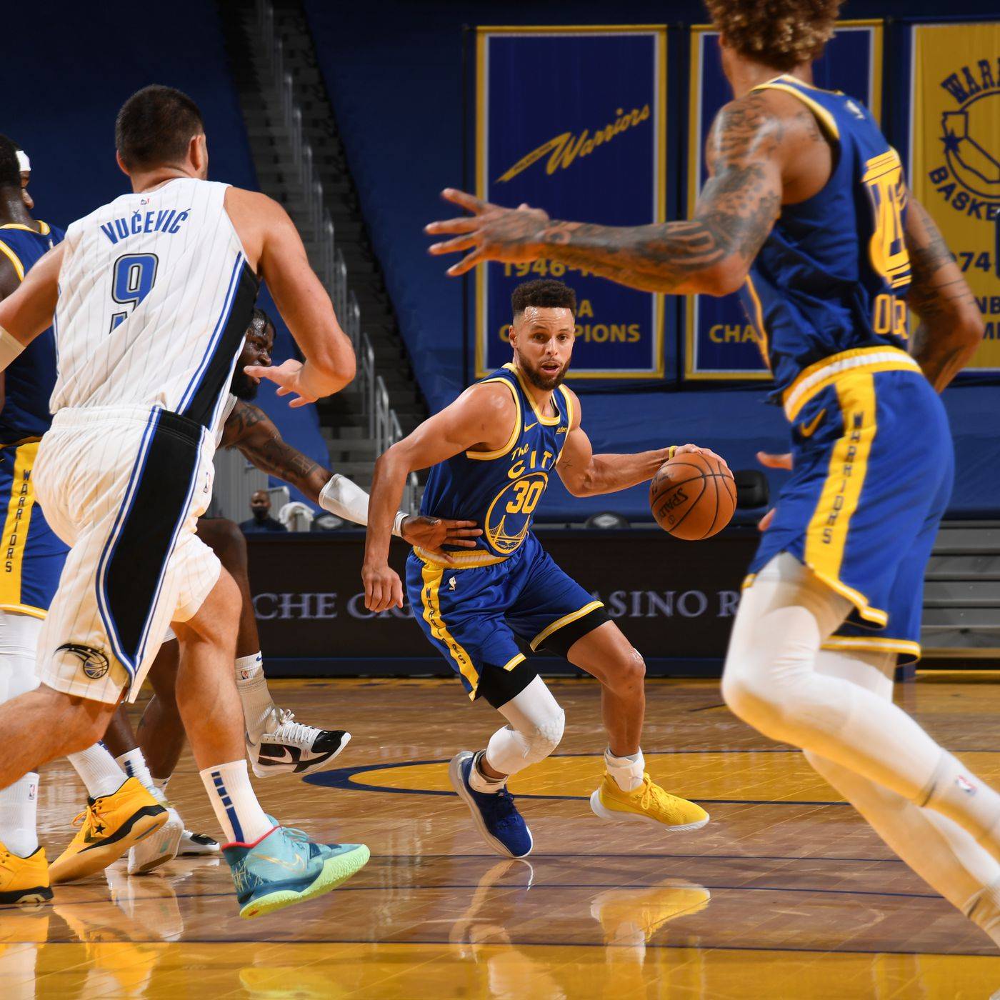 魔术爆冷阿根廷男篮,萨姆·米切尔关键制胜 魔术爆冷阿根廷男篮,萨姆·米切尔关键制胜