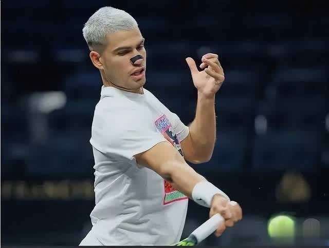 包含法国网球队碾压西班牙网球队,费德勒送出助攻的词条 包含法国网球队碾压西班牙网球队,费德勒送出助攻的词条