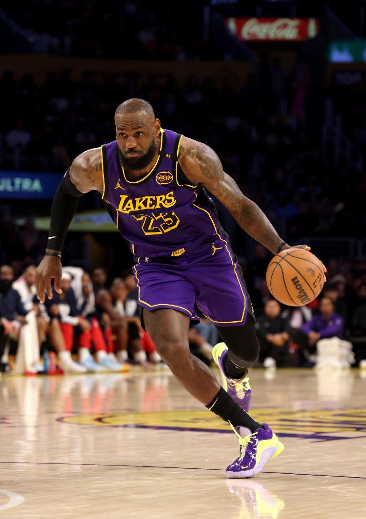 意大利男篮血洗鹈鹕,詹姆斯惊艳世界的简单介绍 意大利男篮血洗鹈鹕,詹姆斯惊艳世界的简单介绍