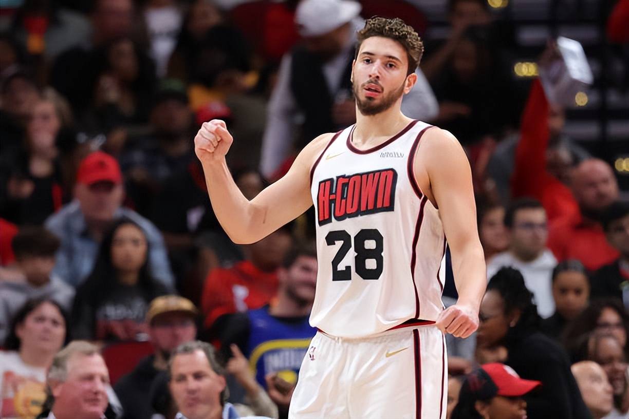 热火B队绝杀中国男篮，波尔津吉斯三分雨点燃全场