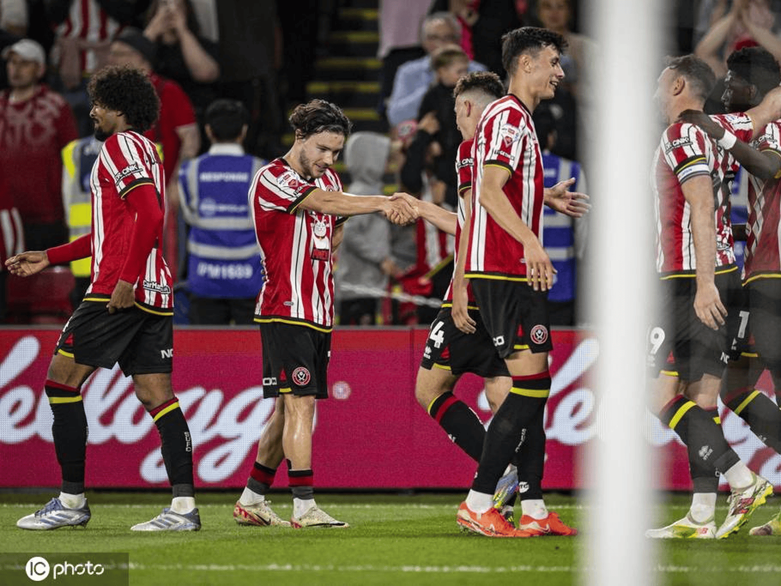 谢菲联客场逆转击败哈德斯菲尔德，英超保级前景蒸蒸日上