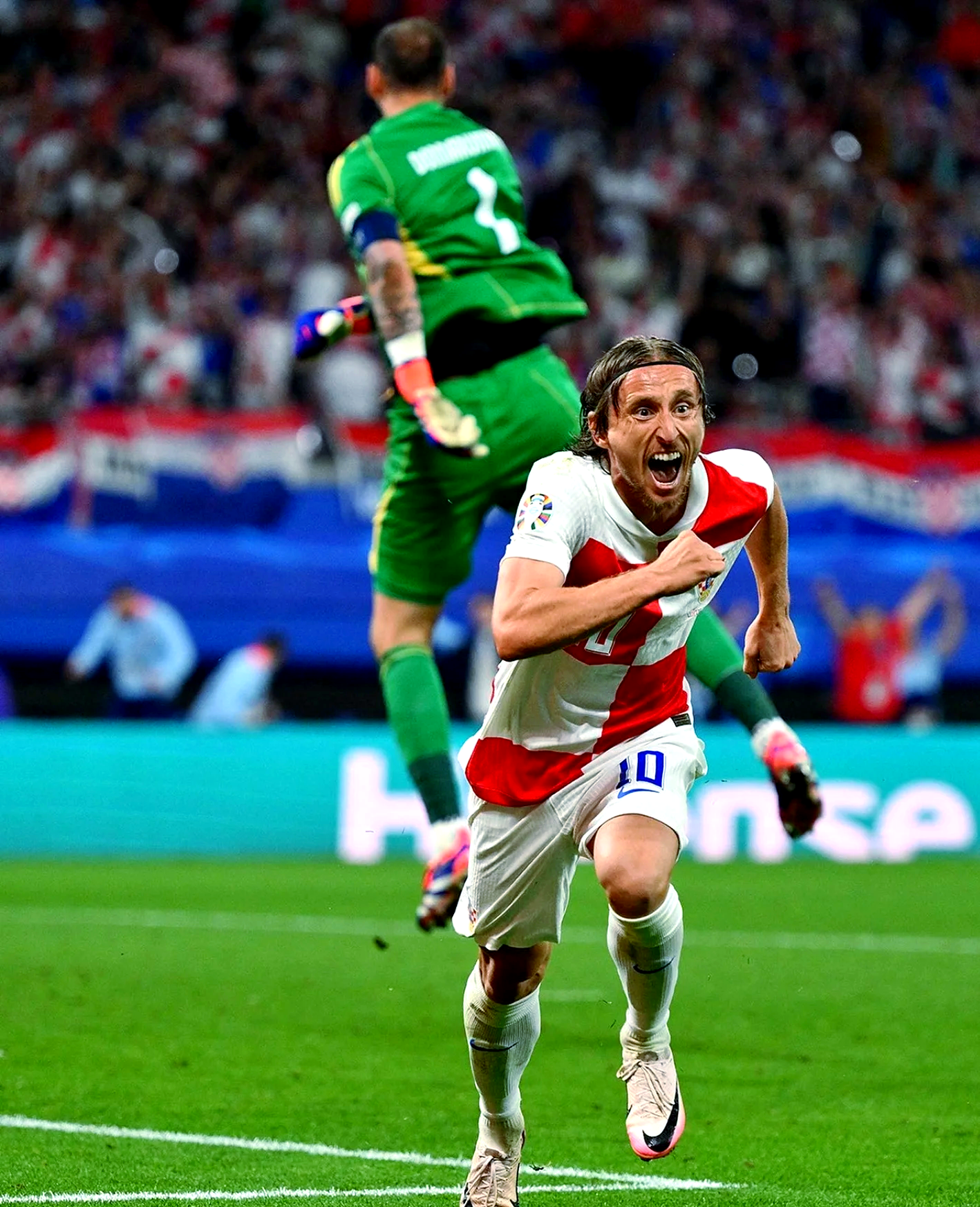 包含克罗地亚力挫对手，晋级下一轮的词条