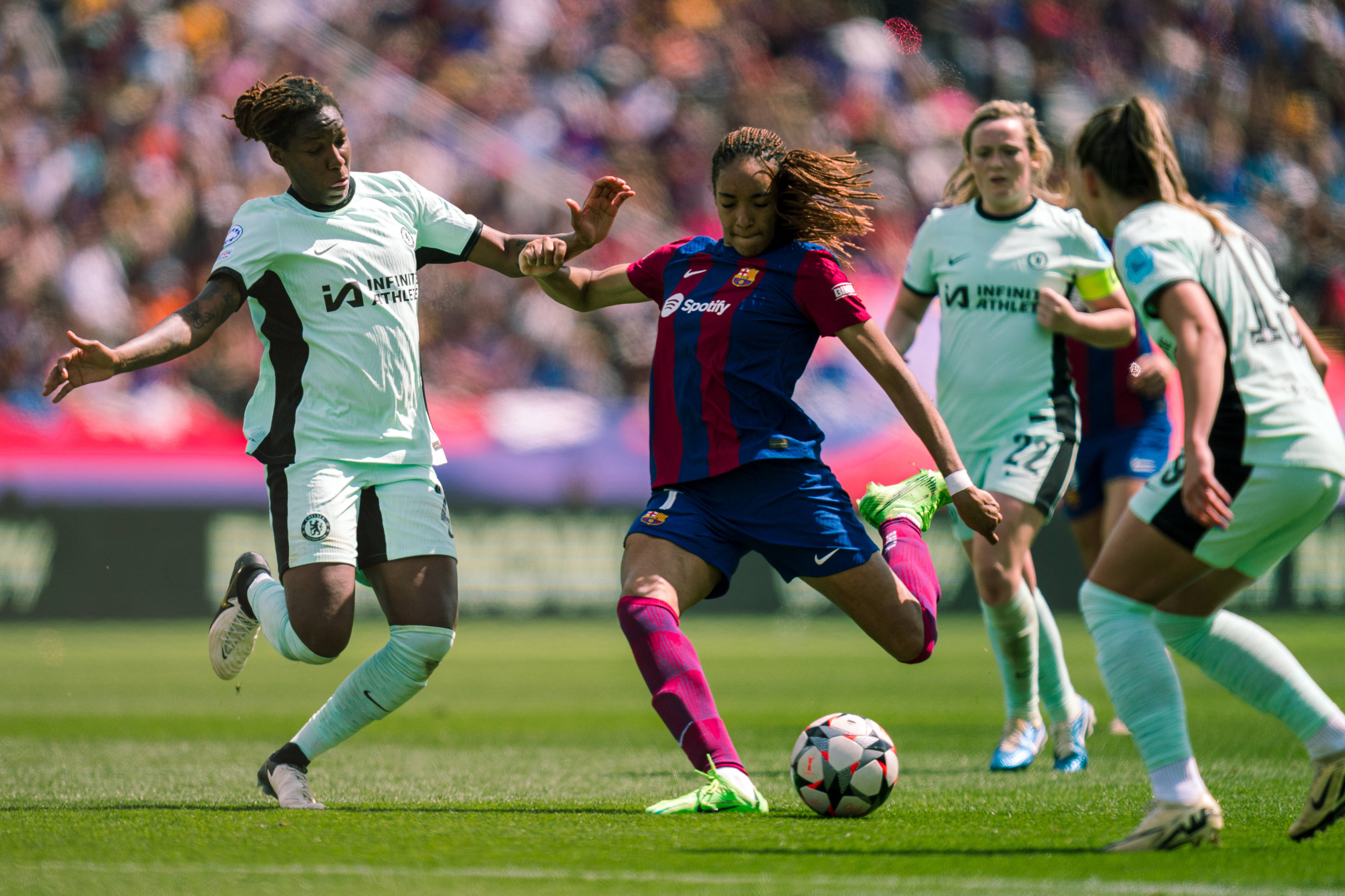 足球比赛中绝美的剧情持续上演的简单介绍 足球比赛中绝美的剧情持续上演的简单介绍