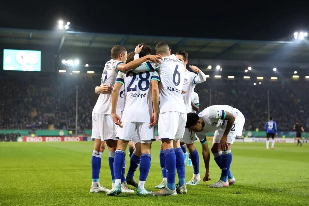 包含沙尔克04后防实力雄厚,抵御对手多次攻势的词条 包含沙尔克04后防实力雄厚,抵御对手多次攻势的词条