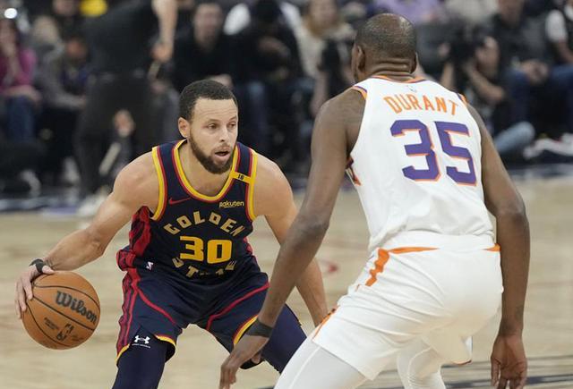 比赛陷入激烈对抗，毫无保留的拼搏的简单介绍