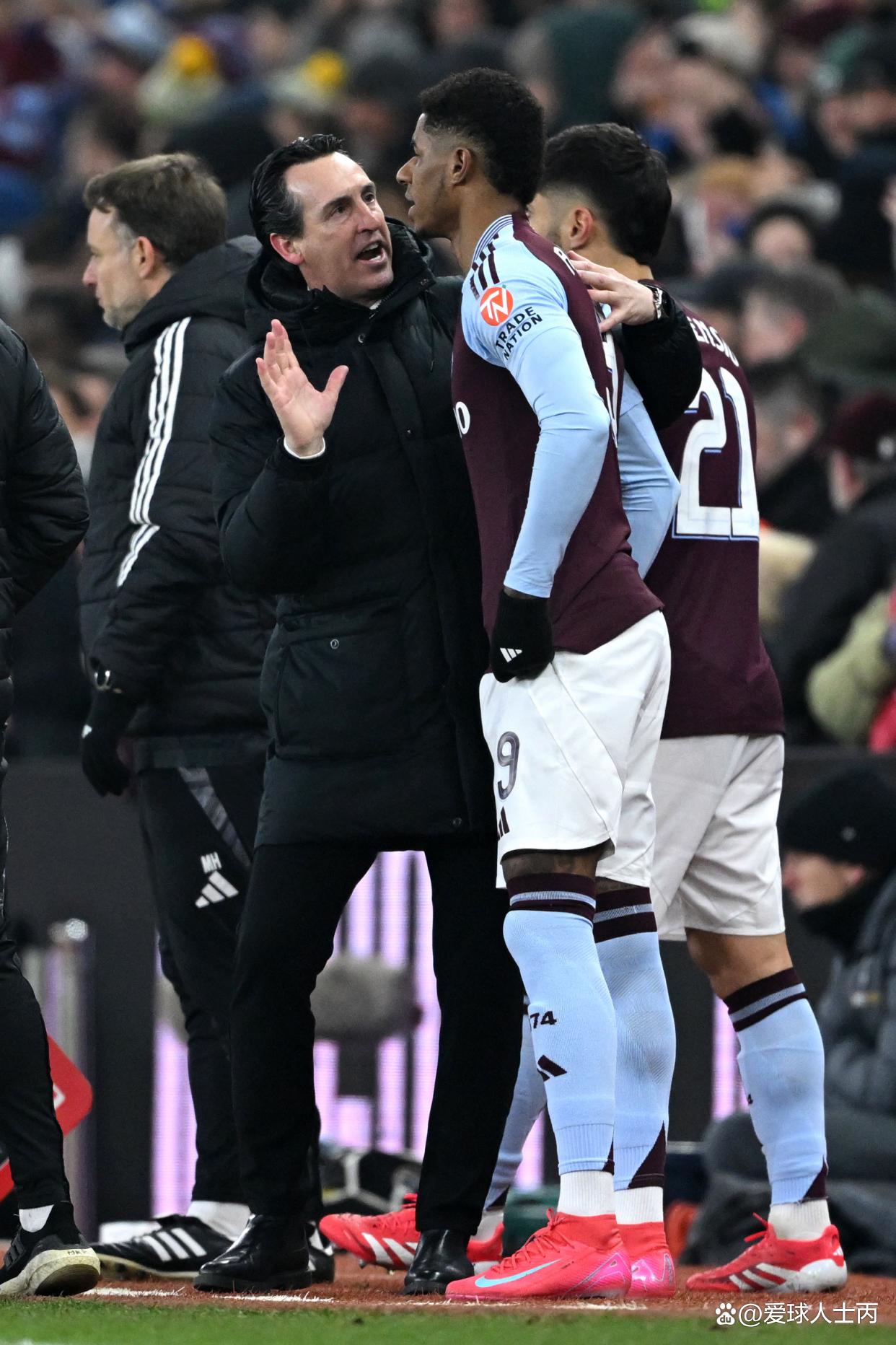 关于英超劲旅争相引援,冬季转会市场活跃的信息 关于英超劲旅争相引援,冬季转会市场活跃的信息