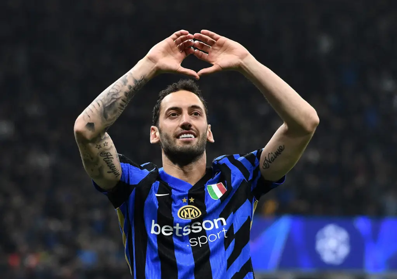 AC米兰前锋凯恩当选年度欧洲最佳球员的简单介绍 AC米兰前锋凯恩当选年度欧洲最佳球员的简单介绍